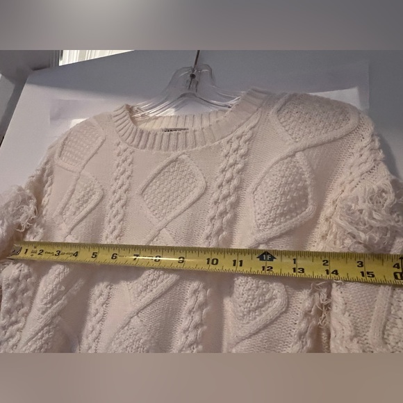 Habitual Girls Cable Sweater Size 10 (Also fits Women Size 0-2) - Picture 8 of 9